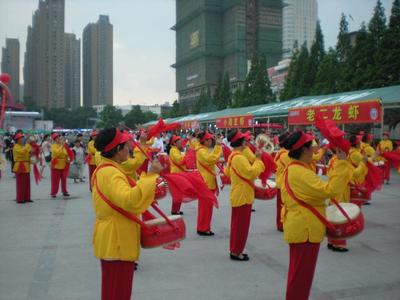 鑼鼓喧天展雄風(fēng)，文化策劃鑄精魂——記合肥金馬車(chē)文化傳播工作室的特色服務(wù)